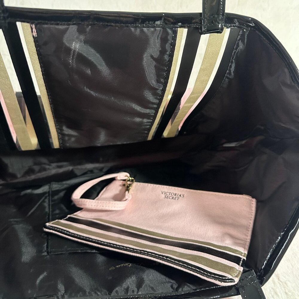 Victorias Secret Tote,Shoulder Bag,Travel,Beach Bag with Wristlet Pouch NWOT - Picture 7 of 9